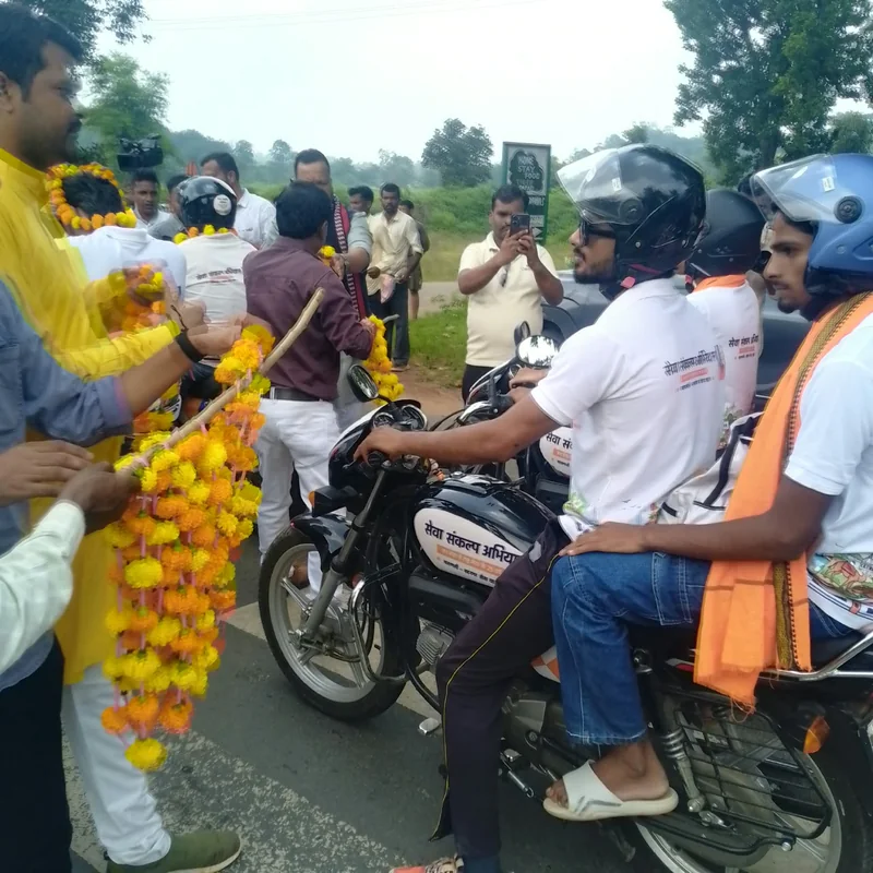 हथवार में जन सेवा संकल्प यात्रा के दल का गर्मजोशी से स्वागत