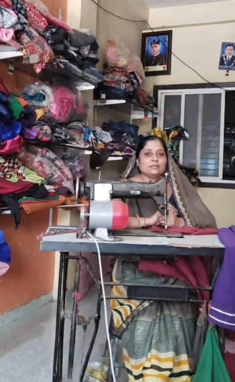 प्रधानमंत्री स्वनिधी योजना से लक्ष्मी अंकन ने संवारा अपना सिलाई व्यवसाय (सफलता की कहानी)