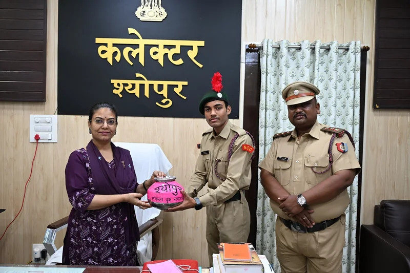 संकल्प वृक्ष अभियान के तहत सोपा गया श्योपुर जिले की पवित्र मिट्टी का कलश