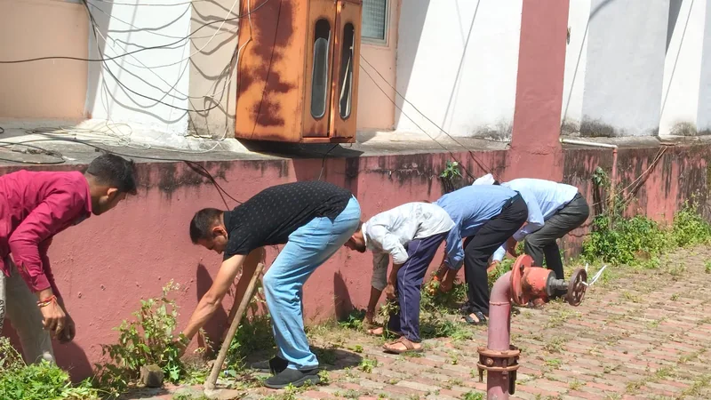 स्वच्छता ही सेवा के तहत संयुक्त कलेक्ट्रेट परिसर में चला स्वच्छता अभियान